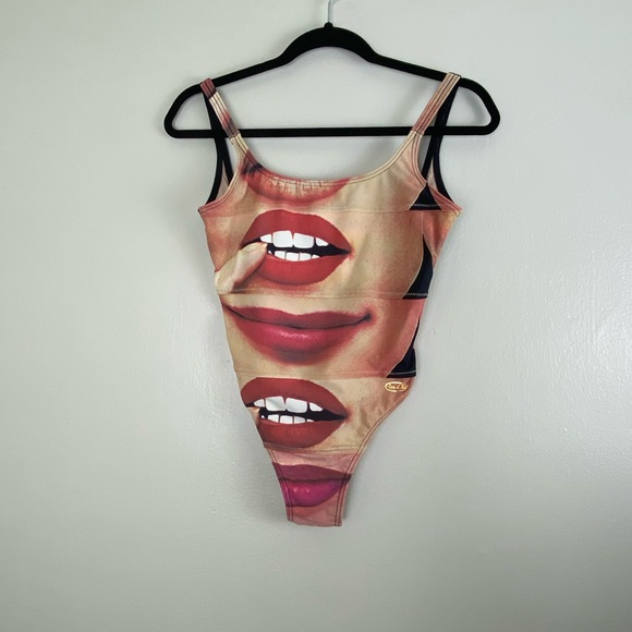 🔥 Rosa Cha Cheeky low back swimsuit - Picture 2 of 4